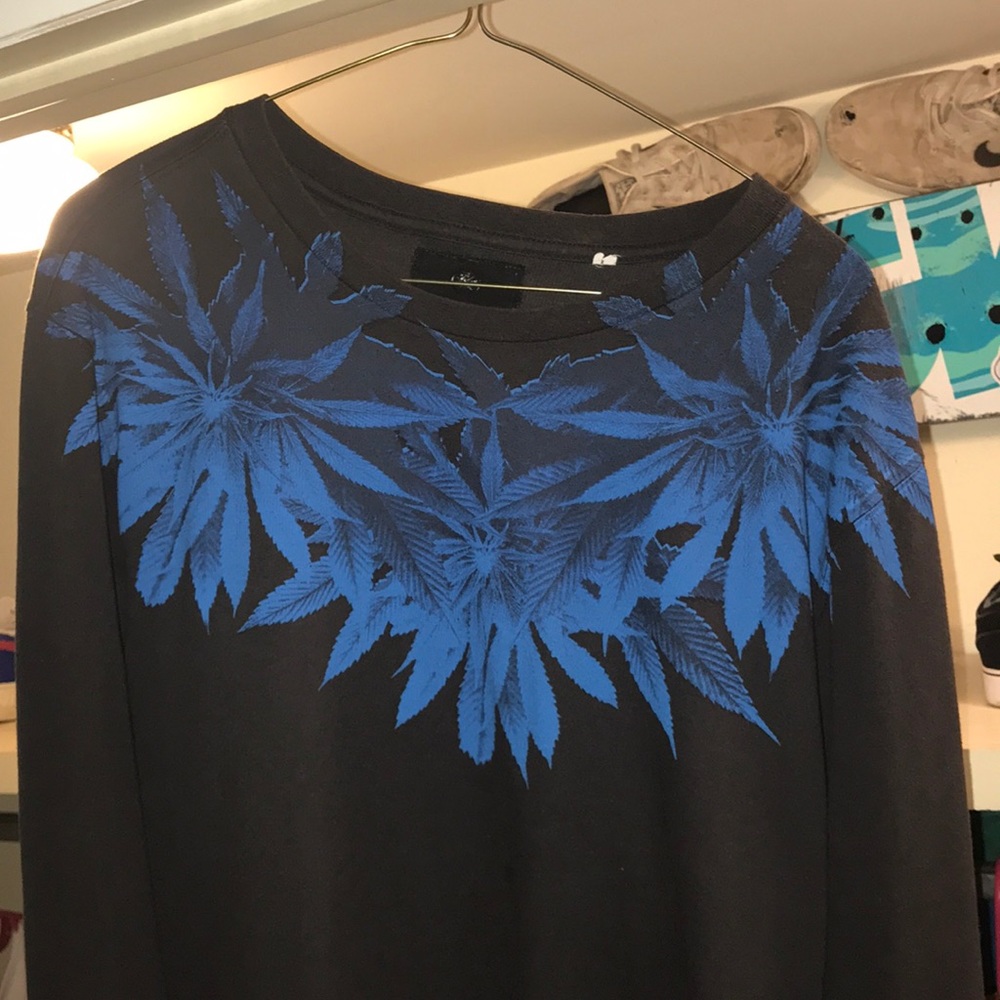 weed leaf crew neck